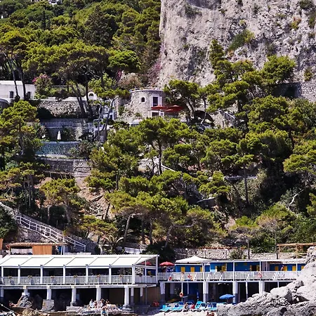Cisterna Capri, Private Front With Pool 卡普里
