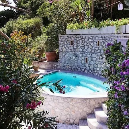 Cisterna Capri, Private Front With Pool Villa *