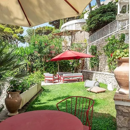 Βίλα Cisterna Capri, Private Front With Pool