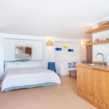 Cisterna Capri, Private Front With Pool Villa Capri