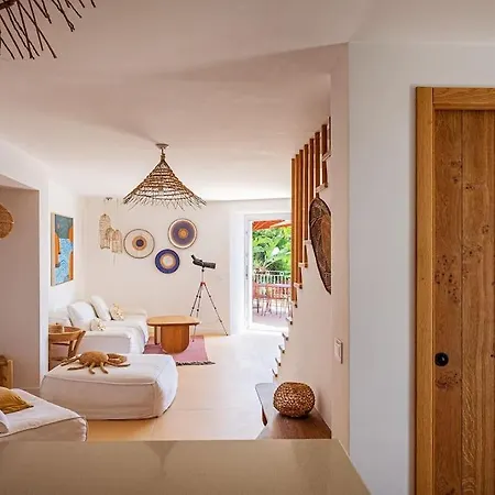 Cisterna Capri, Private Front With Pool