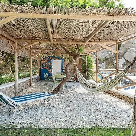 Βίλα Cisterna Capri, Private Front With Pool