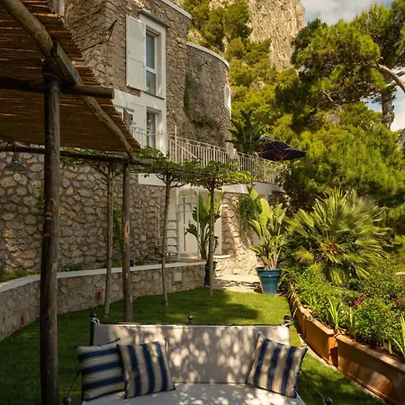 Vila Tenuta Saracena Capri, Private Front Estate With Panoramic Pool