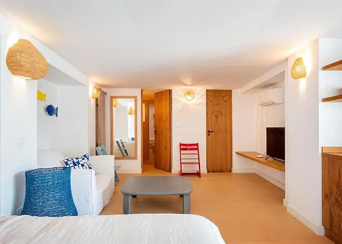 Cisterna Capri, Private Front With Pool וילה קאפרי