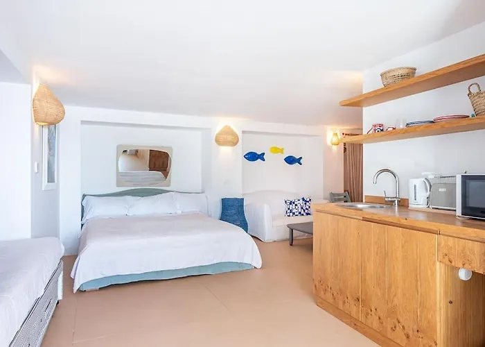 Cisterna Capri, Private Front With Pool וילה קאפרי