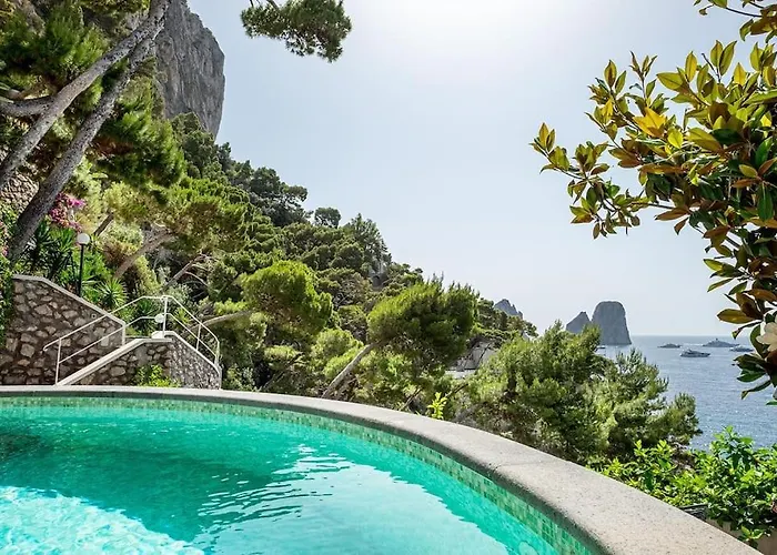 Cisterna Capri, Private Front With Pool וילה קאפרי