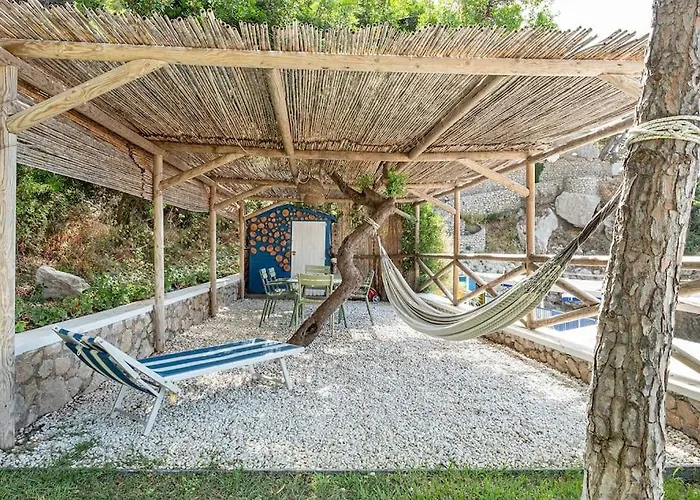 Villa Cisterna Capri, Private Front With Pool